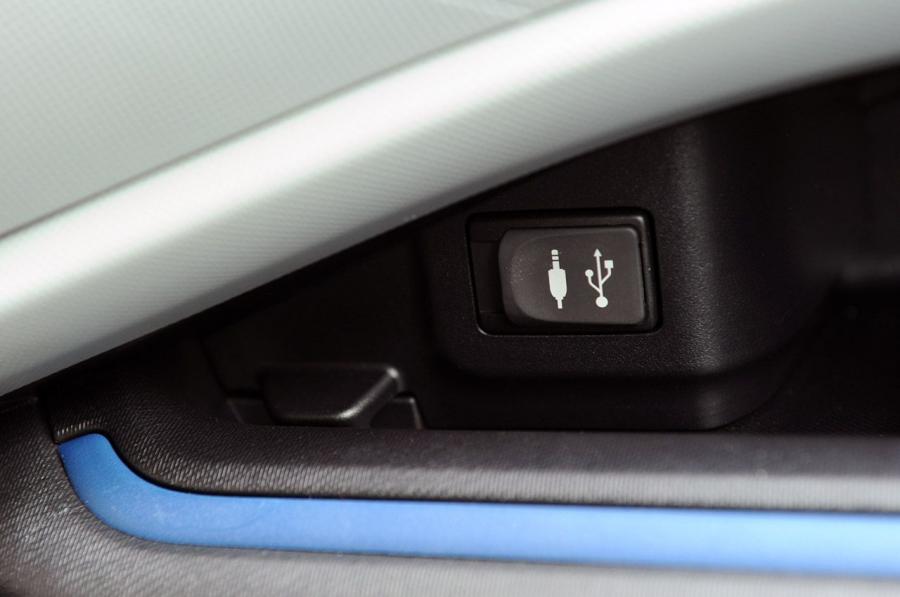  Toyota Prius C 2012 года  (фото 33 из 87)
